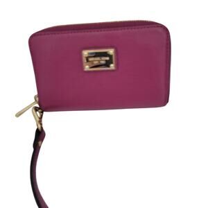 Michael Kors Jet Set Travel Wallet Featuring A Gold Tone Logo 5.75"x 3.5"x 75"